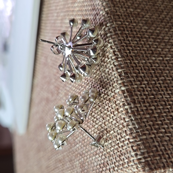 Elegant Silver tone fuax Pearl stud Earrings - Picture 7 of 12